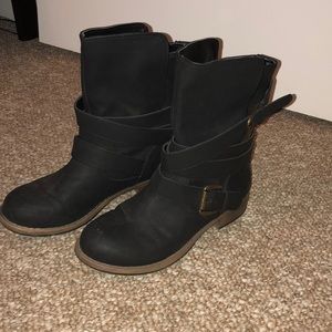 black utility boots